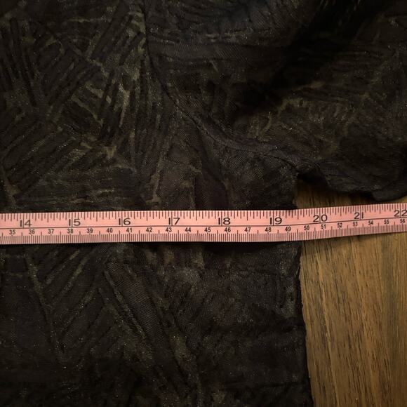 Gloria Vanderbilt Casuals Black Goth Geometric Sheer 3/4 Sleeve Button Up Top M - Picture 8 of 10